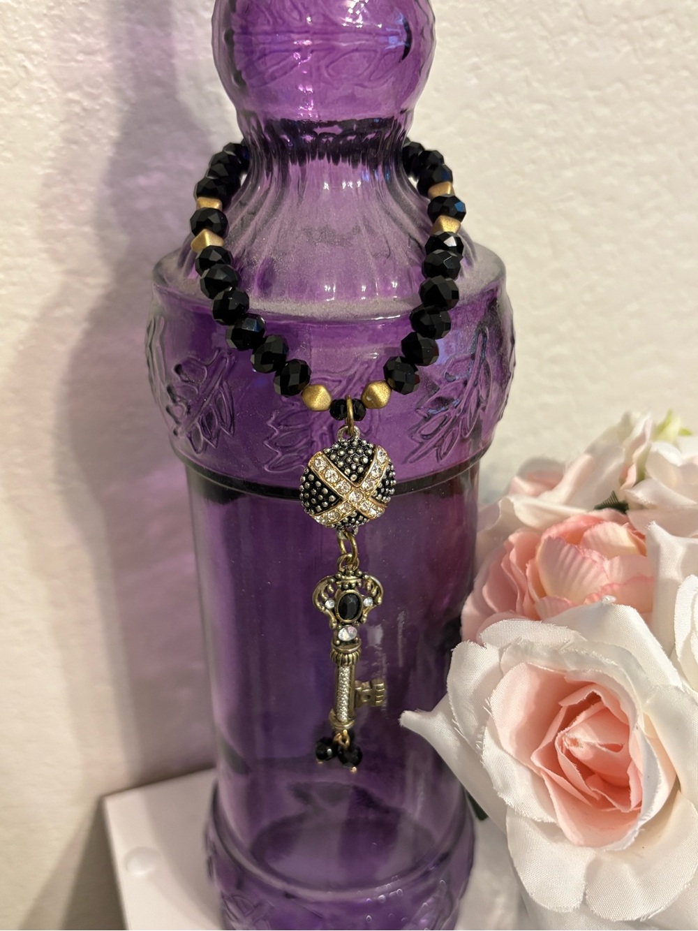 📿 Black and Gold Key Door Knob Hanger